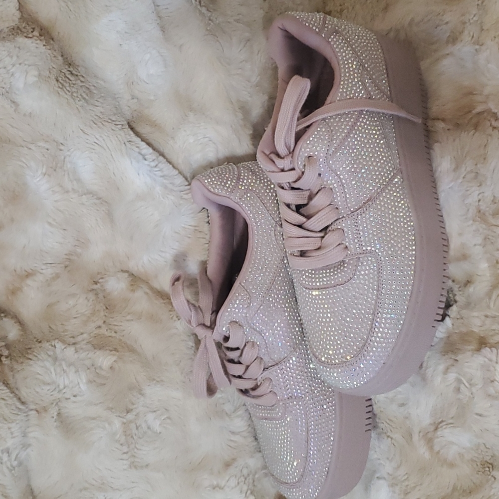 WOMEN’S RHINESTONE B.E.D FOAM SNEAKERS